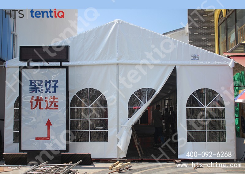 傳統(tǒng)建筑搭配篷房，用作超市門口走廊為顧客提高購(gòu)物體驗(yàn)